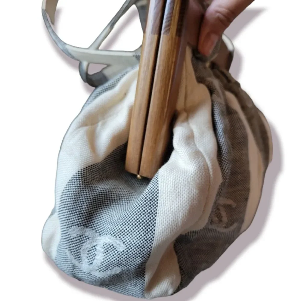CHANEL Cream and Gray Striped Canvas Shoulder Bag with Wooden Frame - Picture 6 of 15